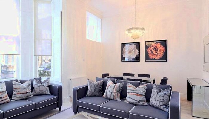 4 Bedroom Flat To Rent In Somerset Court, - Lexham Gardens, London, W8