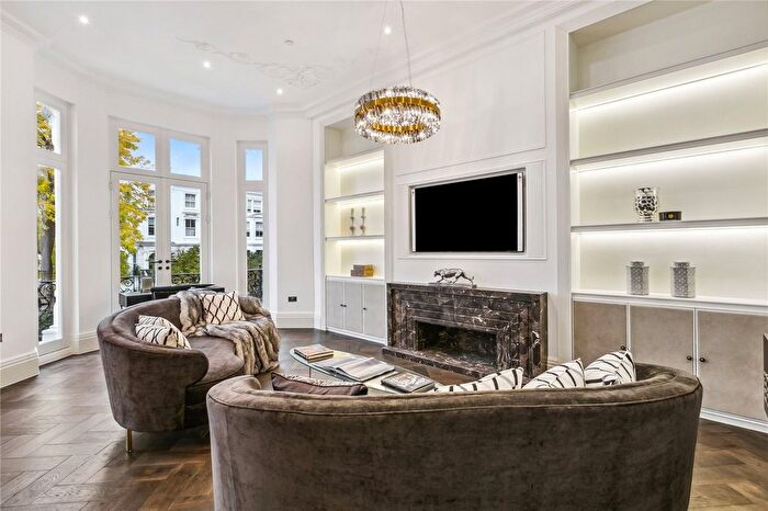 2 Bedroom Flat To Rent In Vicarage Gate, Kensington, W8