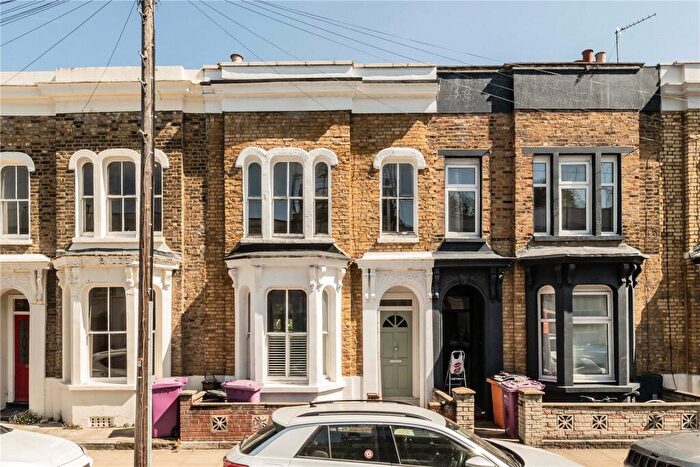 3 Bedroom Terraced House For Sale In Clinton Road, Bow, London, E3