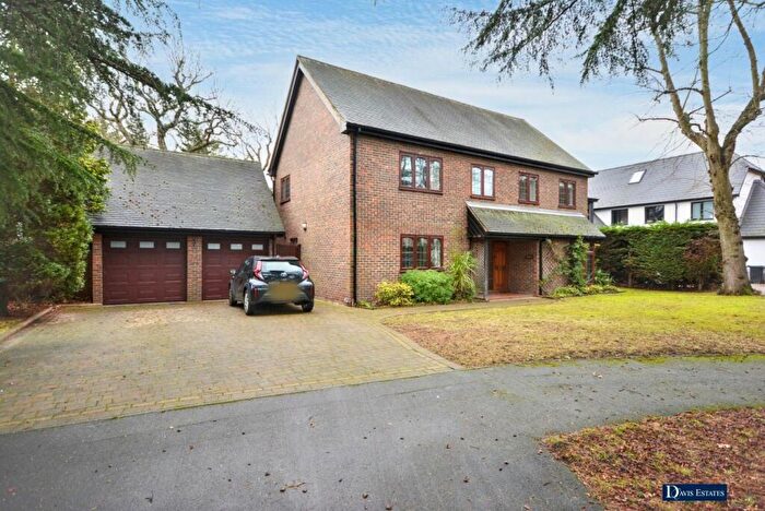 4 Bedroom Detached House For Sale In The Woodfines, Emerson Park, Hornchurch, RM11