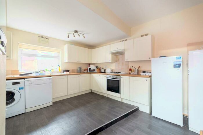 4 Bedroom Terraced House To Rent In **&#;pppw** Chillingham Road, Heaton, NE6