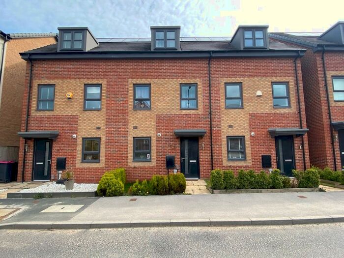 3 Bedroom Town House To Rent In Highfield Lane, Waverley, ., S60