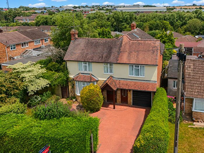 4 Bedroom Detached House For Sale In Rockingham Road, Kettering, NN16