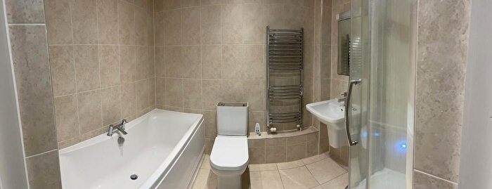 3 Bedroom Flat To Rent In Queens Park Avenue, BH8
