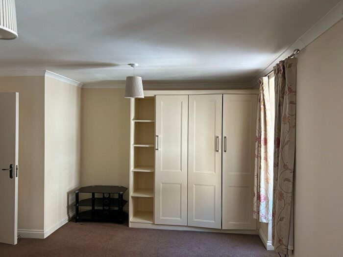 3 Bedroom Flat To Rent In Belgrave Mews North, London, SW1X