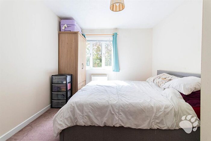2 Bedroom Flat For Sale In Copperfields, Laindon, SS15
