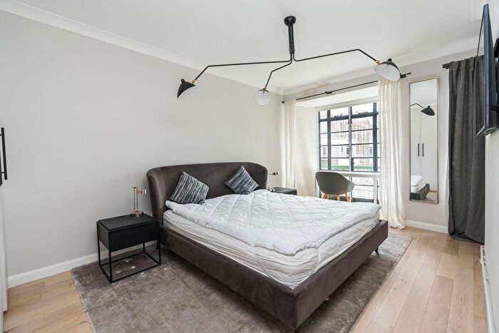 2 Bedroom Apartment To Rent In Gloucester Place, Marylebone, London, NW1