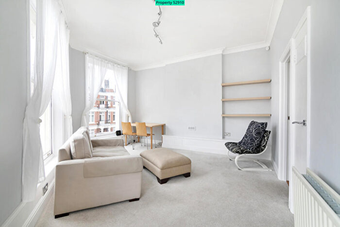 1 Bedroom Flat For Sale In First Floor Flat, Highgate High Street, London, N6