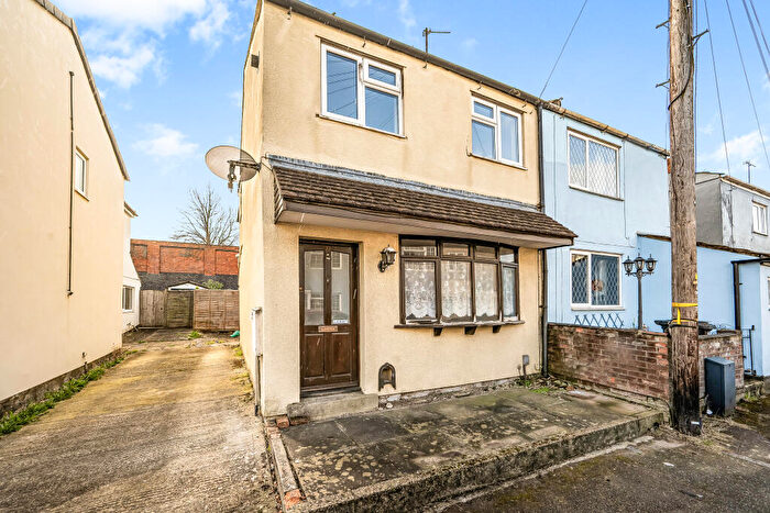3 Bedroom Semi Detached House For Sale In Hawkins Street, Rodbourne, Swindon, SN2