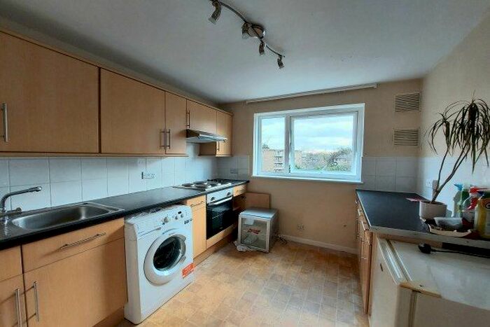 2 Bedroom Flat To Rent In Stocksfield Road, London E17