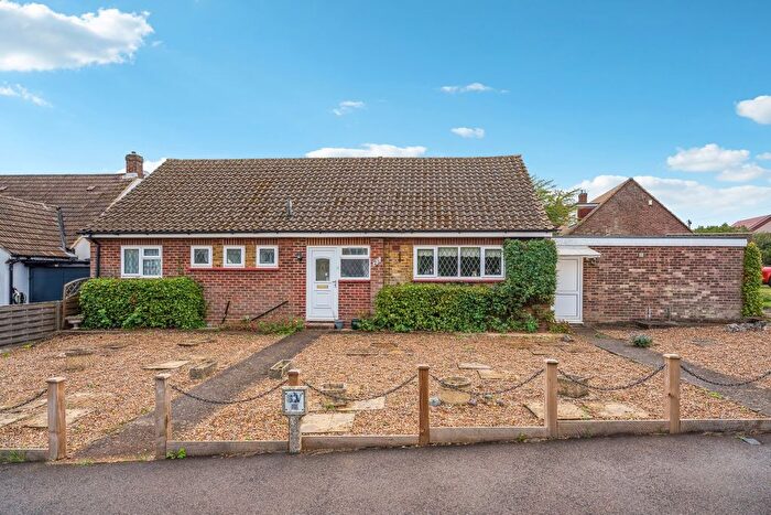 3 Bedroom Bungalow For Sale In Lavender Way, Hitchin, SG5