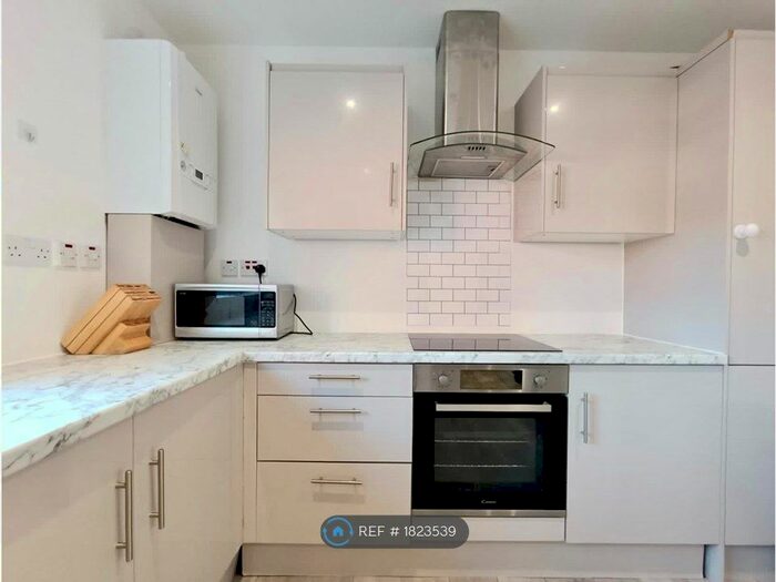 2 Bedroom Terraced House To Rent In Willow Road, New Malden, KT3