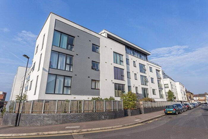 1 Bedroom Flat To Rent In Hillyfield, London, E17