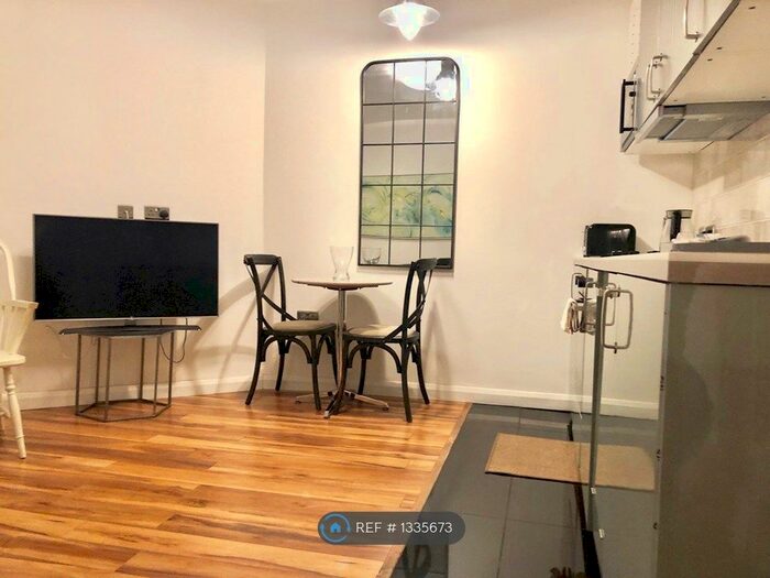 1 Bedroom Flat To Rent In Exmouth Street, Swindon, SN1