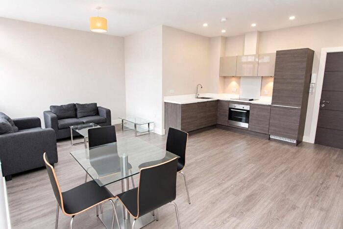 2 Bedroom Flat To Rent In Greenleigh Court Dawsons Square Pudsey, Pudsey, LS28