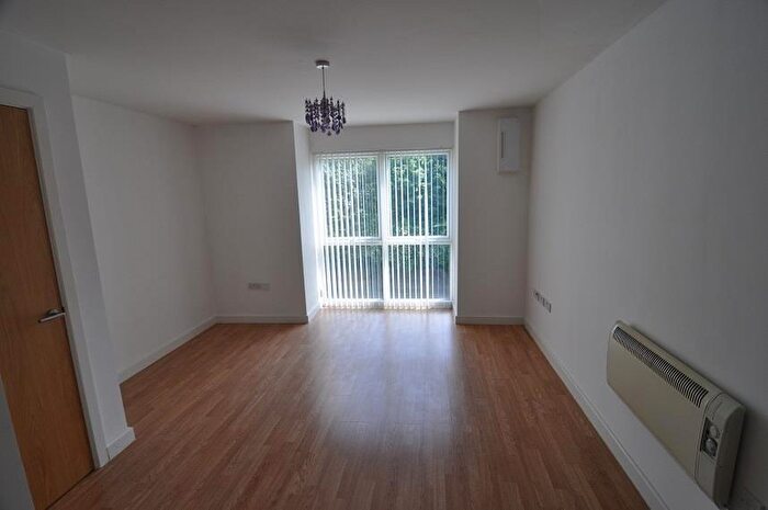 1 Bedroom Flat To Rent In Flat Lunar, Otley Road, Bradford, BD3