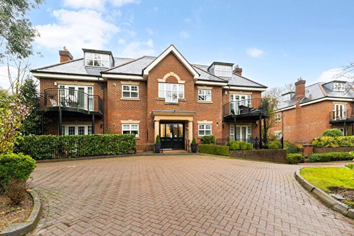 3 Bedroom Flat For Sale In Uxbridge Road, Stanmore, HA7