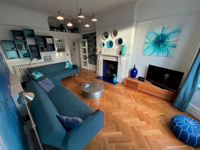 2 Bedroom Flat To Rent In Albany Road, Cardiff, CF24