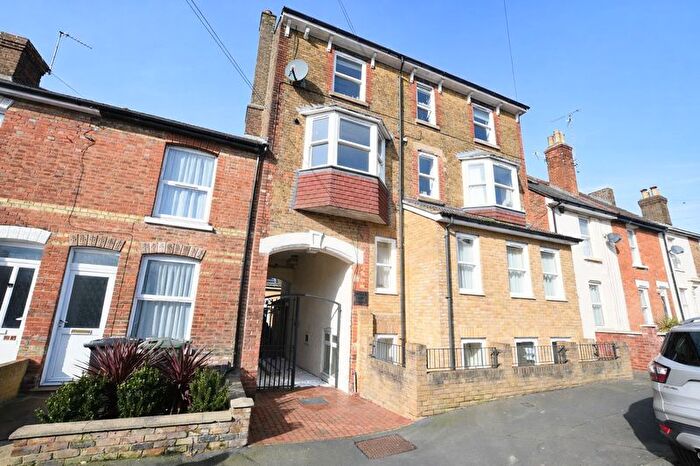2 Bedroom Flat For Sale In Hedley Street, Maidstone, ME14