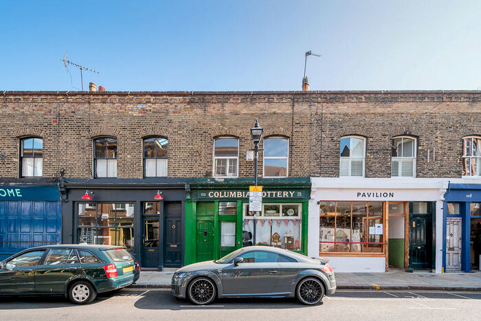 3 Bedroom Apartment To Rent In Columbia Road, Shoreditch, E2