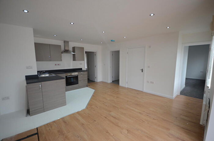 3 Bedroom Flat To Rent In Northumberland Avenue, Reading, RG2