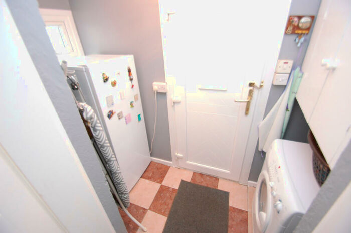 3 Bedroom Semi-Detached House For Sale In Maidland Road, Pollok, Glasgow, G53