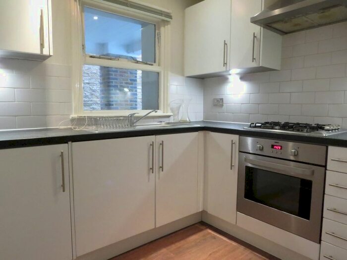 Studio To Rent In The Gardens, East Dulwich, London SE22