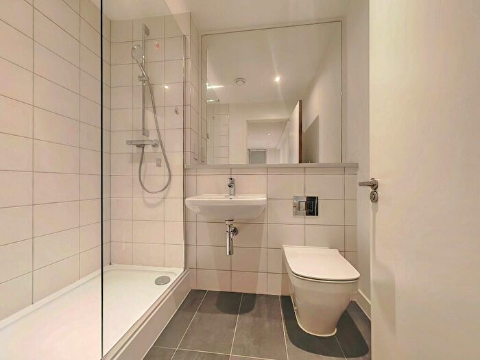 2 Bedroom Apartment To Rent In Boundary Lane, Manchester, Greater Manchester, M15