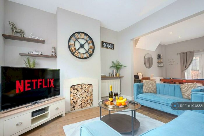 3 Bedroom Semi-Detached House To Rent In Colwyn Road, Northampton, NN1