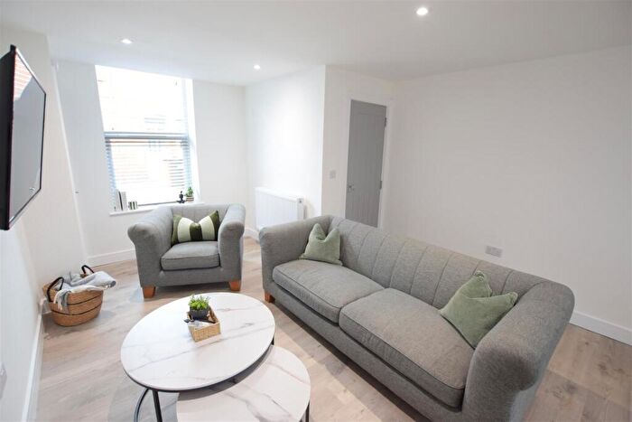 2 Bedroom Terraced House To Rent In Lewis Street - Student House - /, LN5