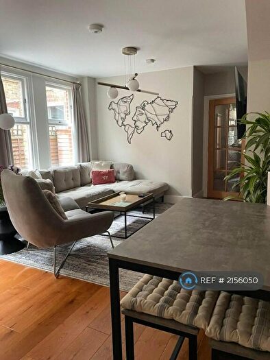 3 Bedroom Maisonette To Rent In Weir Road, London, SW12