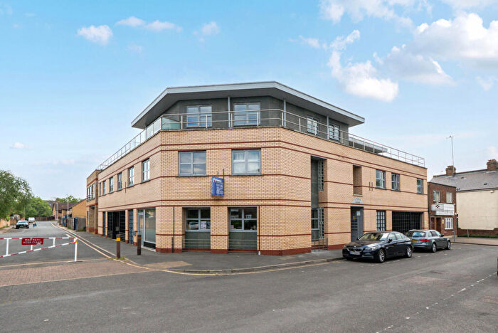 2 Bedroom Flat For Sale In Mill Place, Kingston Upon Thames, KT1