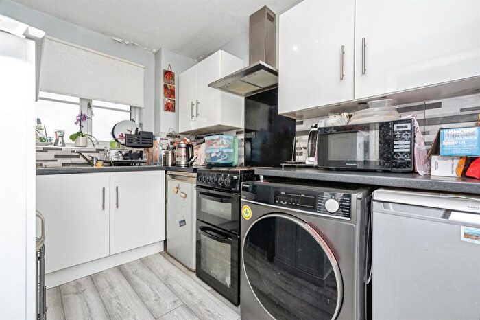 1 Bedroom Flat For Sale In Falcon Avenue, Grays, RM17
