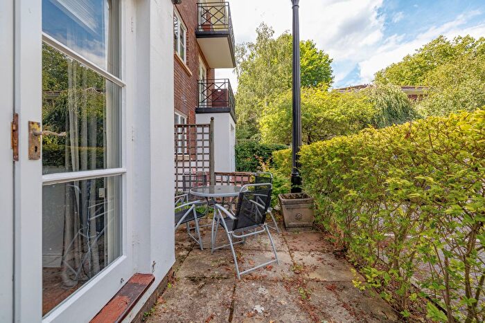 1 Bedroom Flat To Rent In Brompton Park Crescent, Fulham Broadway, SW6