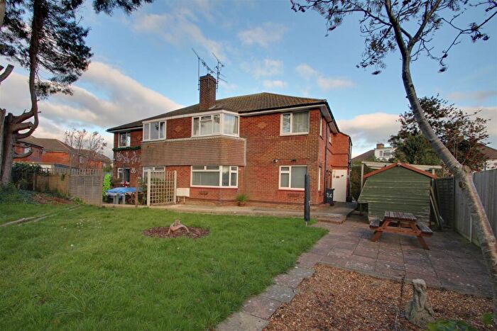 2 Bedroom Flat To Rent In Princess Avenue, Worthing, BN13