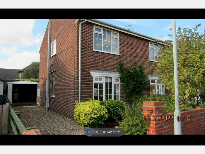 2 Bedroom Semi-Detached House To Rent In Waveney Grove, York, YO30