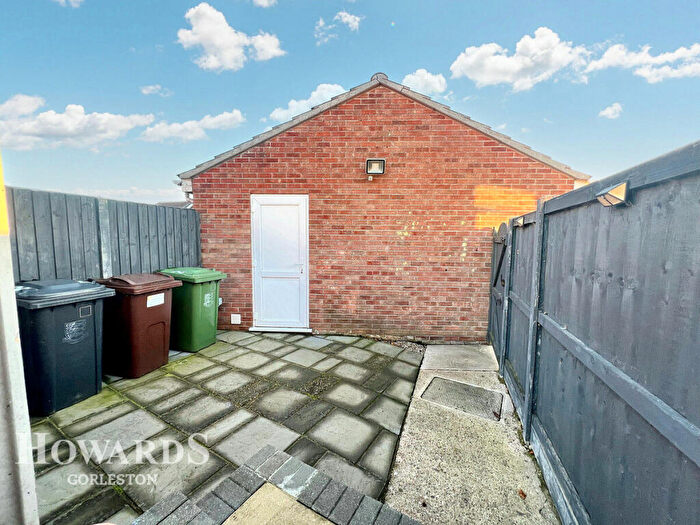 2 Bedroom Semi-Detached Bungalow For Sale In Flowerday Close, Hopton, NR31