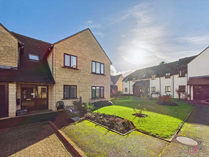 2 Bedroom Flat For Sale In Pegasus Court, Bourton-On-The-Water, GL54