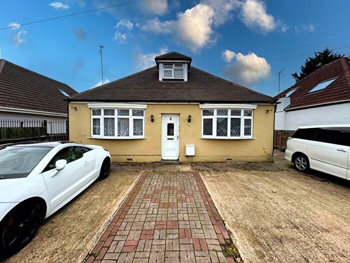 5 Bedroom Detached Bungalow For Sale In Toddington Road, Luton, LU4