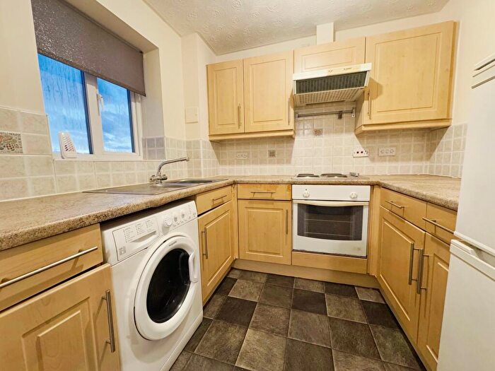 2 Bedroom Flat To Rent In Josling Close, Grays, RM17