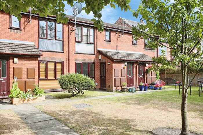 2 Bedroom Flat For Sale In Grundy Street, Heaton Mersey, Stockport, SK4