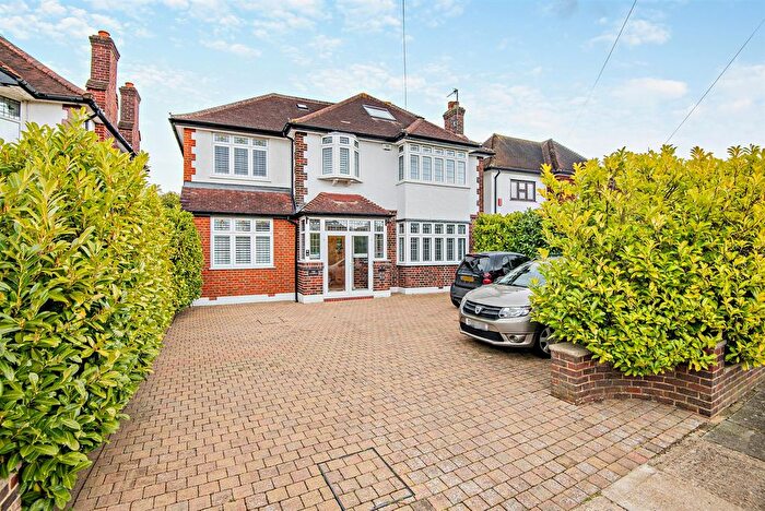 5 Bedroom Detached House For Sale In Park Avenue East, Epsom, KT17