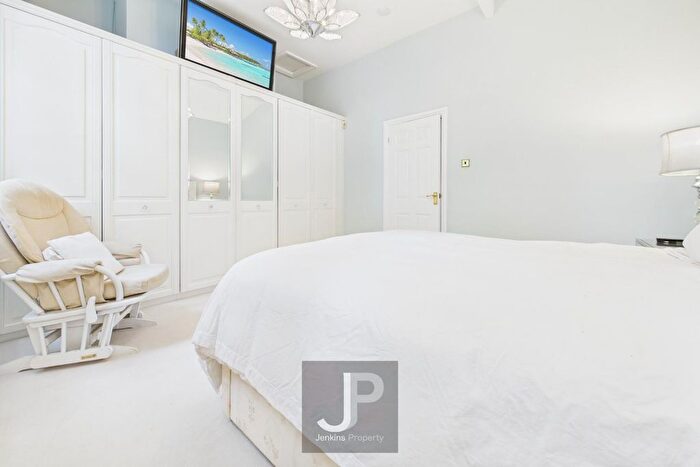 1 Bedroom Flat To Rent In Coxtie Green Road, Pilgrims Hatch, Brentwood, CM14