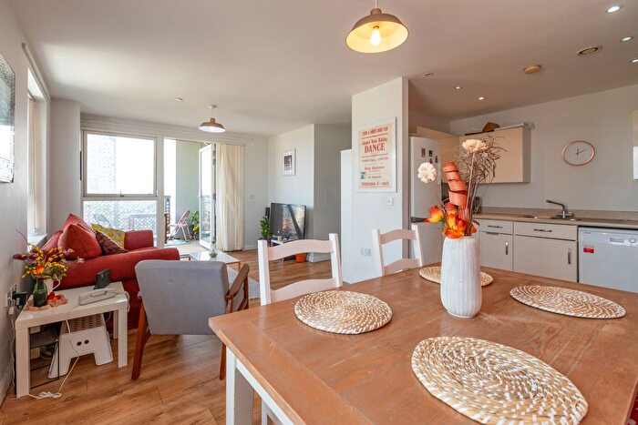 2 Bedroom Flat For Sale In Cannon Road, London, N17