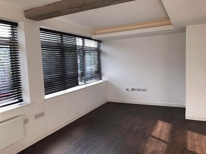 2 Bedroom Flat To Rent In Woodseats Road, Woodseats, Sheffield, South Yorkshire, S8
