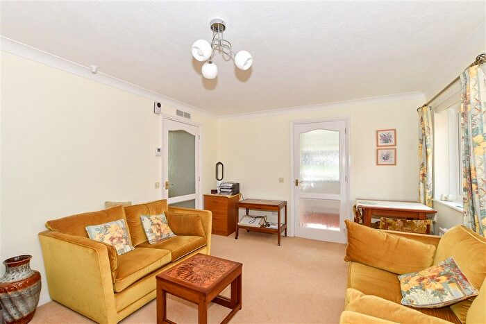 1 Bedroom Flat For Sale In Linden Chase, Uckfield, East Sussex, TN22