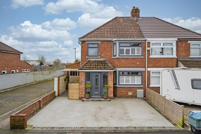 4 Bedroom Semi Detached House For Sale In Wheeler Avenue, Swindon, SN2