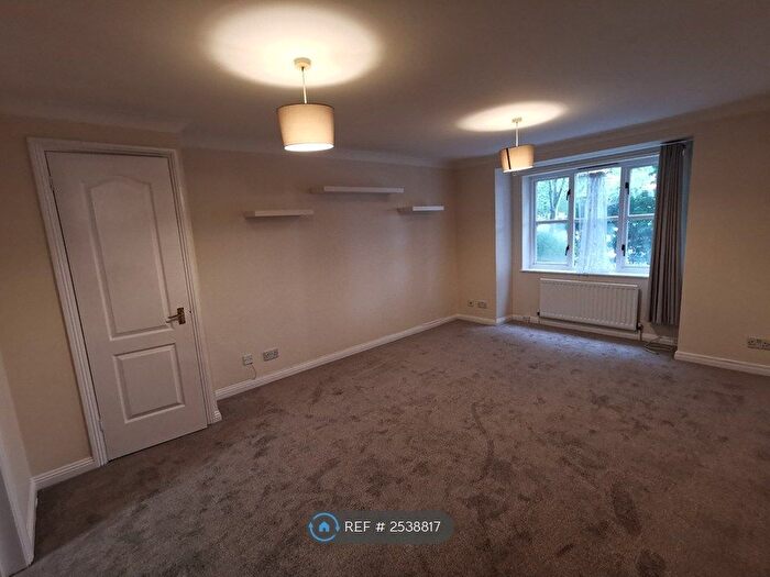 2 Bedroom Flat To Rent In Anthony Court, Isleworth, TW7