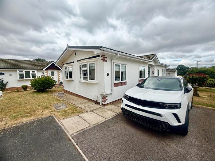 2 Bedroom Park Home For Sale In Little Preston Park Home Estate, Little Preston, Leeds, LS26