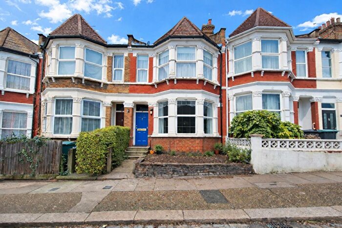 3 Bedroom Flat To Rent In Mount Pleasant Road, London, N17